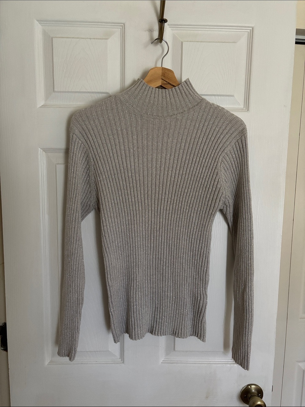 Basic Editions Ribbed Mock Neck Sweater in Light Gray
